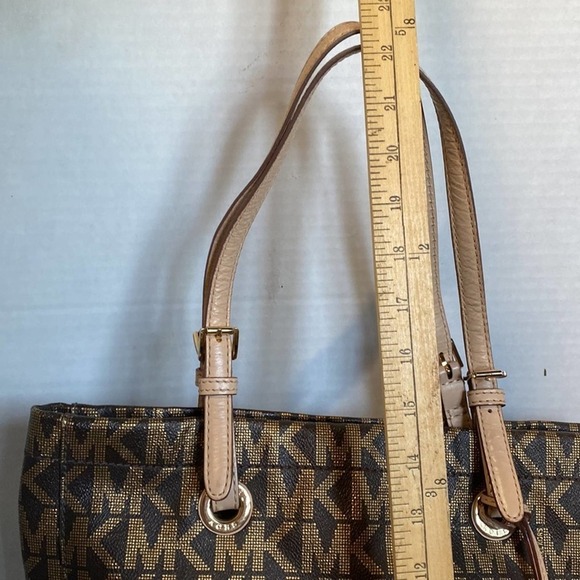 Michael Kors XL Tote 13” tall 14” wide 9” drop 4” wide on side Preowned EPC - Picture 3 of 13